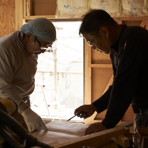 家を造る人たち